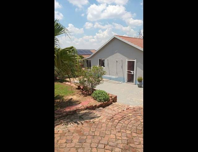 3 BEDROOM HOUSE FOR SALE IN LOTUS GARDENS